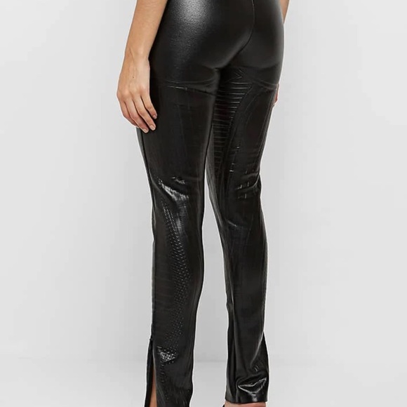 Black Debossed Contour Leggings - Picture 5 of 7